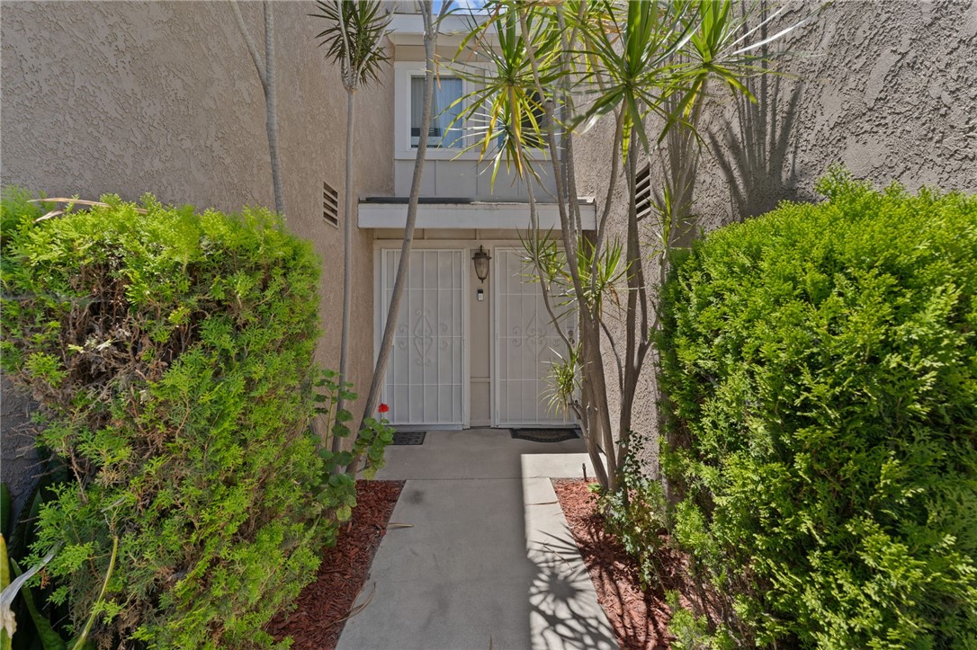 7342 Cerritos Avenue 2