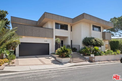 Photo of 2408 VENUS Drive, Los Angeles, CA 90046 (MLS # 26875555)