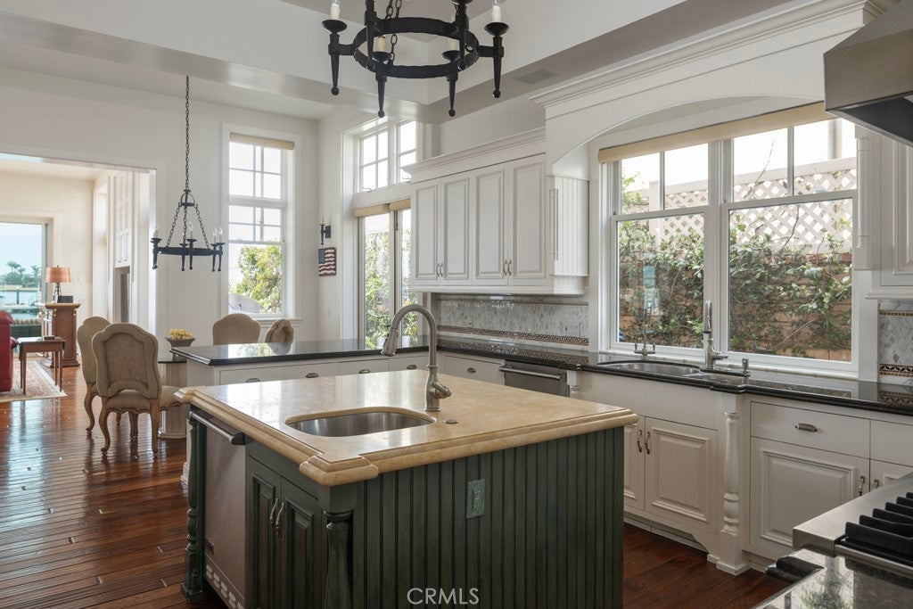 2323 Bayside Drive, Corona Del Mar CA 92625 - Photo 16