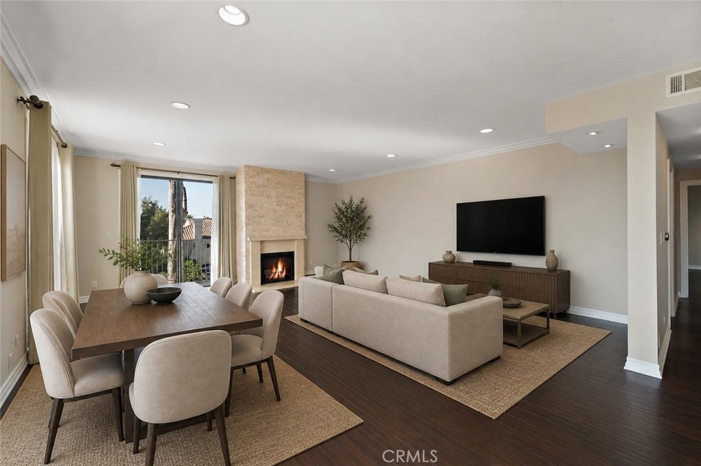 152 S Oakhurst Drive 304