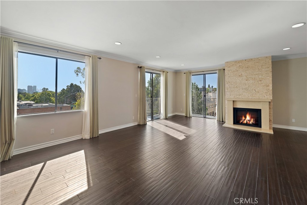 152 S Oakhurst Drive 304