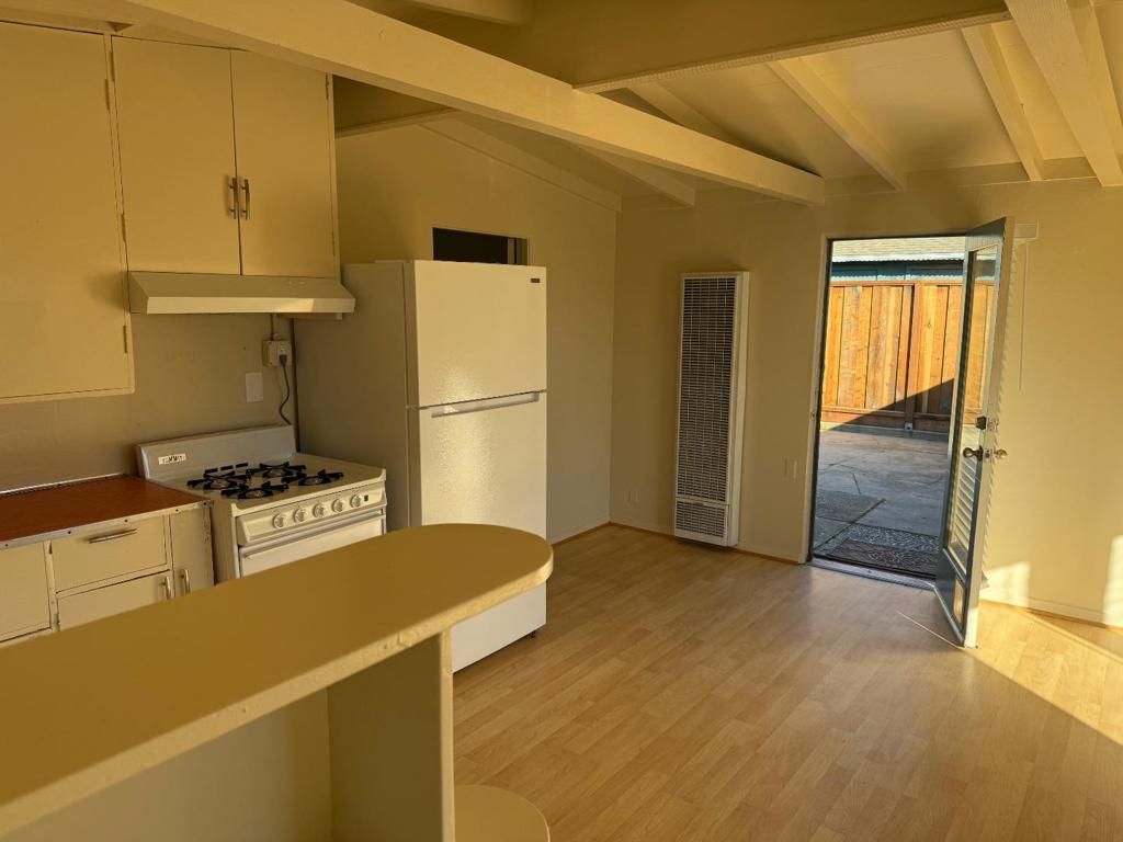 listing image 130720489402289350471