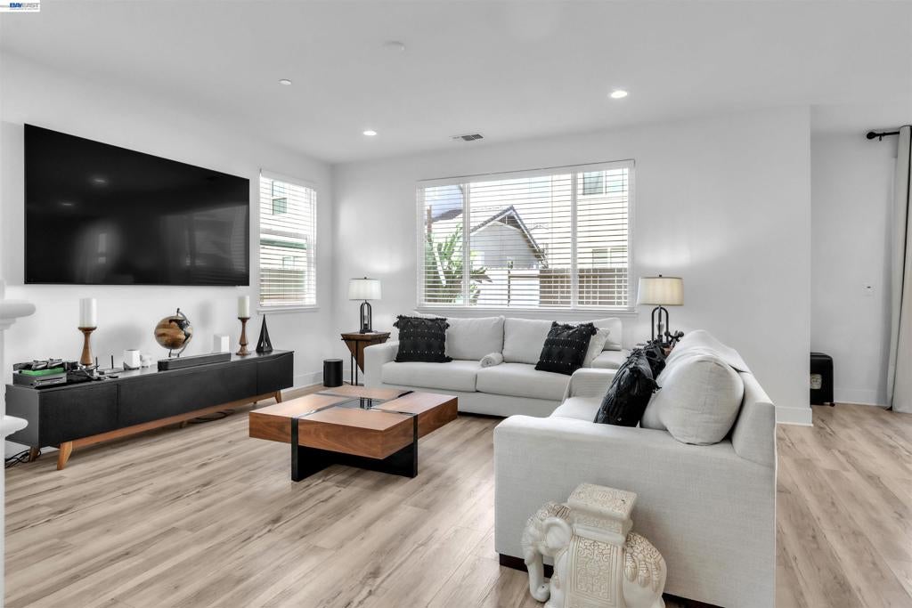 542 Datura Dr