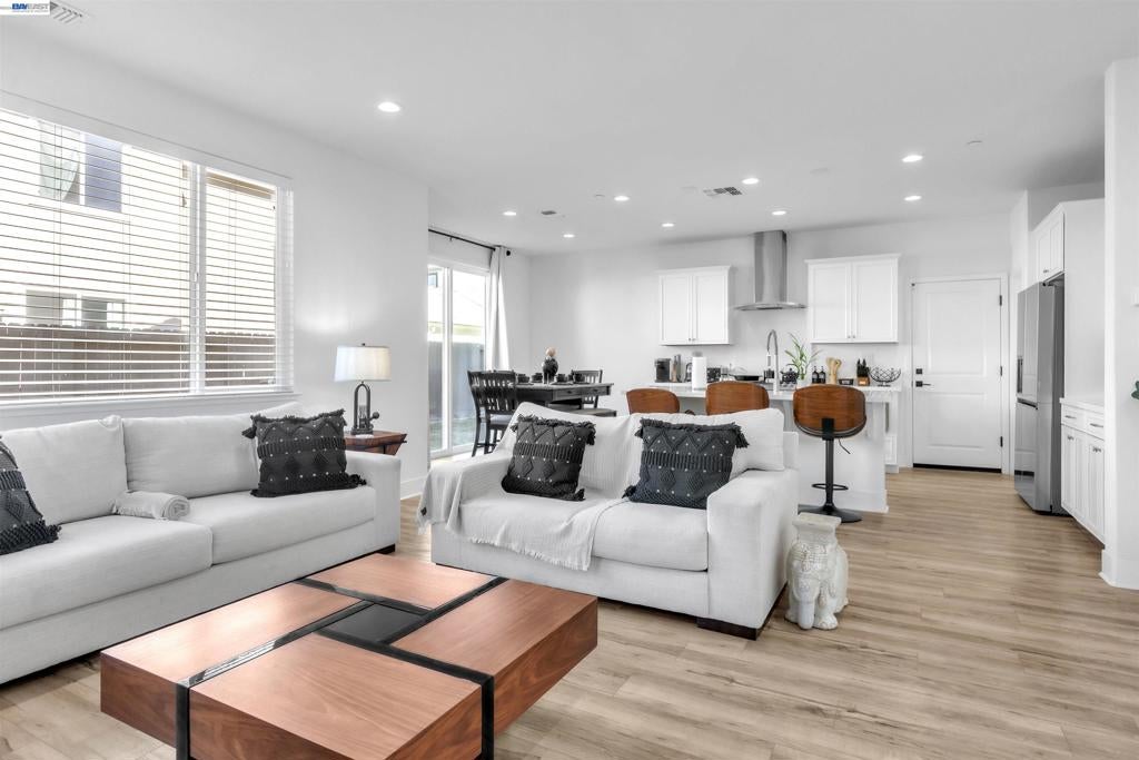 542 Datura Dr