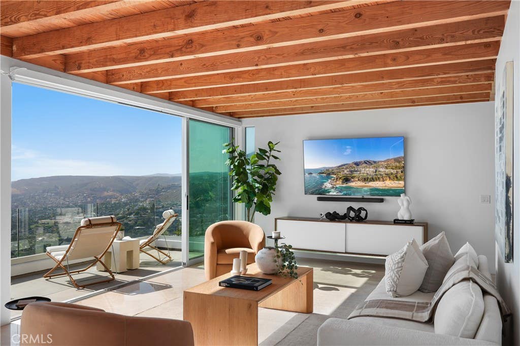 Photo of 1119 Katella Street, Laguna Beach, CA 92651 (MLS # NP26128803)