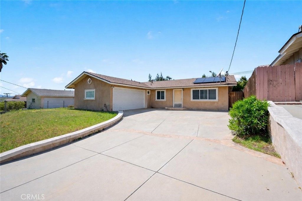 Photo of 28215 Hot Springs Avenue, Canyon Country, CA 91351 (MLS # SR26062779)