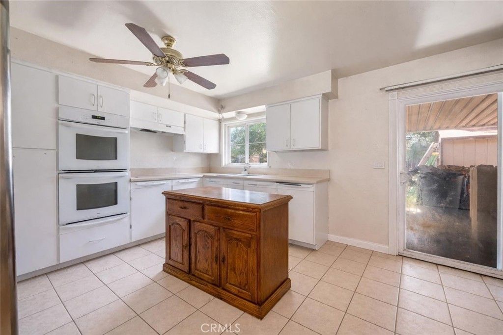 Photo of 28215 Hot Springs Avenue, Canyon Country, CA 91351 (MLS # SR26062779)