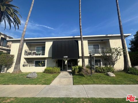 Photo of 4300 Tujunga Avenue, Studio City, CA 91604 (MLS # 26657261)