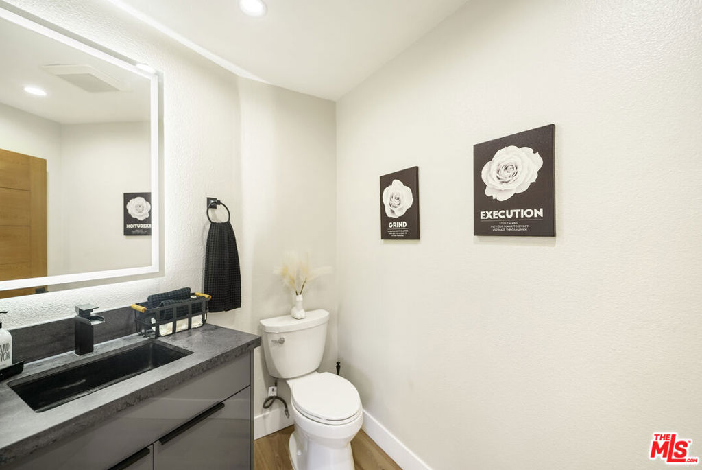 4139 Cahuenga Boulevard 106
