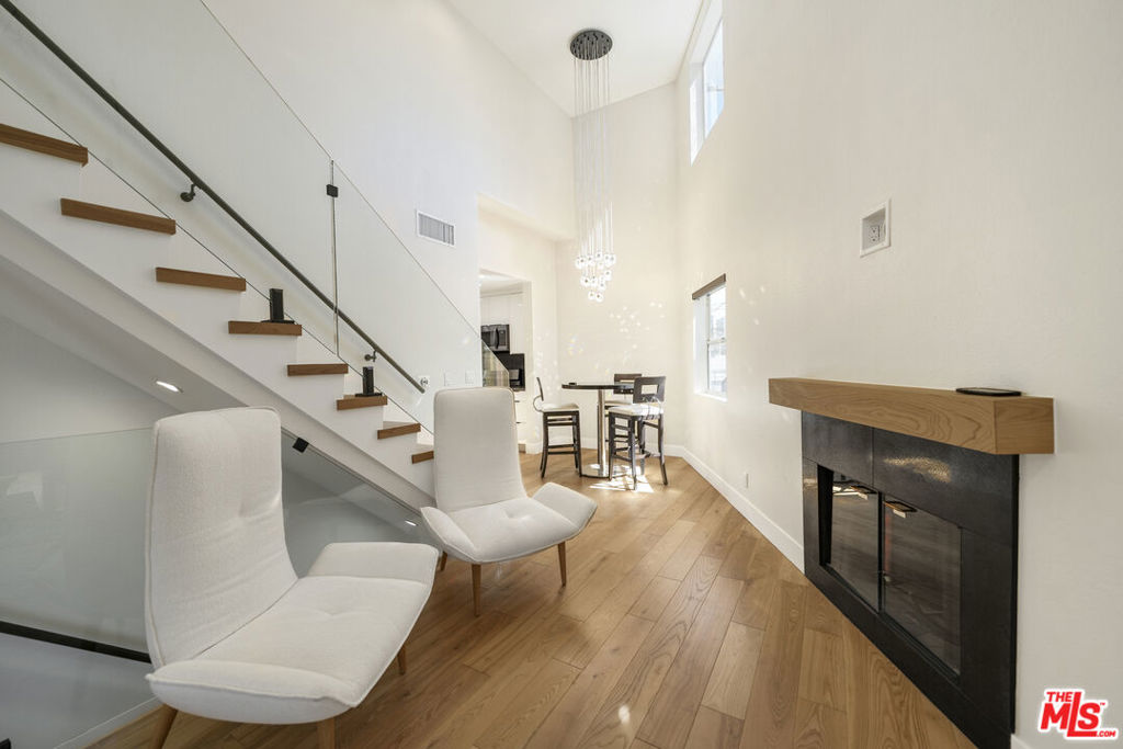 4139 Cahuenga Boulevard 106