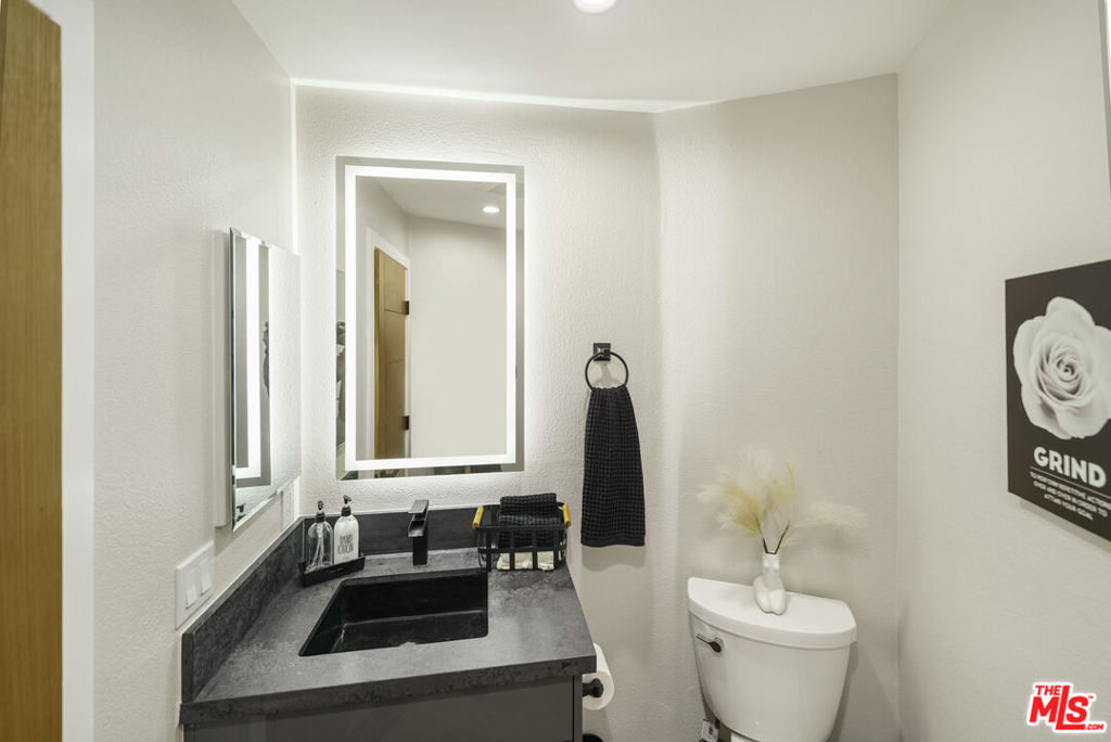 4139 Cahuenga Boulevard 106