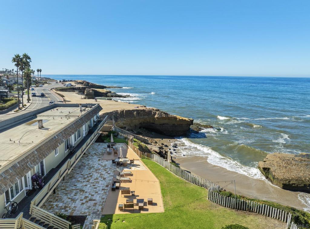 1352 Sunset Cliffs Blvd