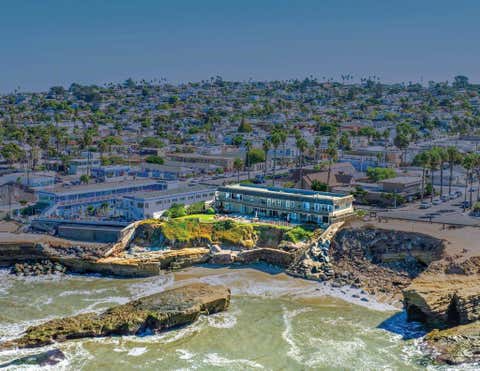 Photo of 1352 Sunset Cliffs Blvd Blvd, San Diego, CA 92107 (MLS # 260010607SD)