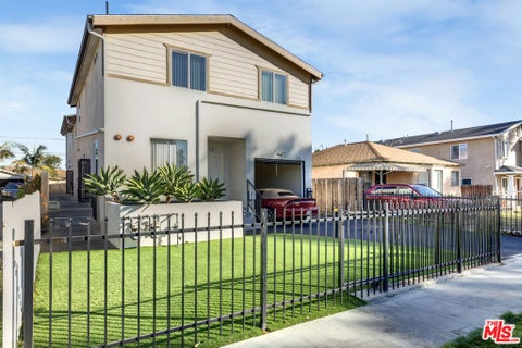 Photo of 231 E 110th Street, Los Angeles, CA 90061 (MLS # 26105222)