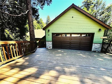 Photo of 26241 Thunderbird DR, Lake Arrowhead, CA 92352 (MLS # CV26116643)