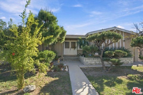 Photo of 23214 Vanowen Street, West Hills, CA 91307 (MLS # 26101824)