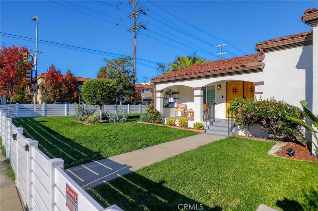 Photo of 12426 Idaho Avenue, Los Angeles, CA 90025 (MLS # OC25265166)