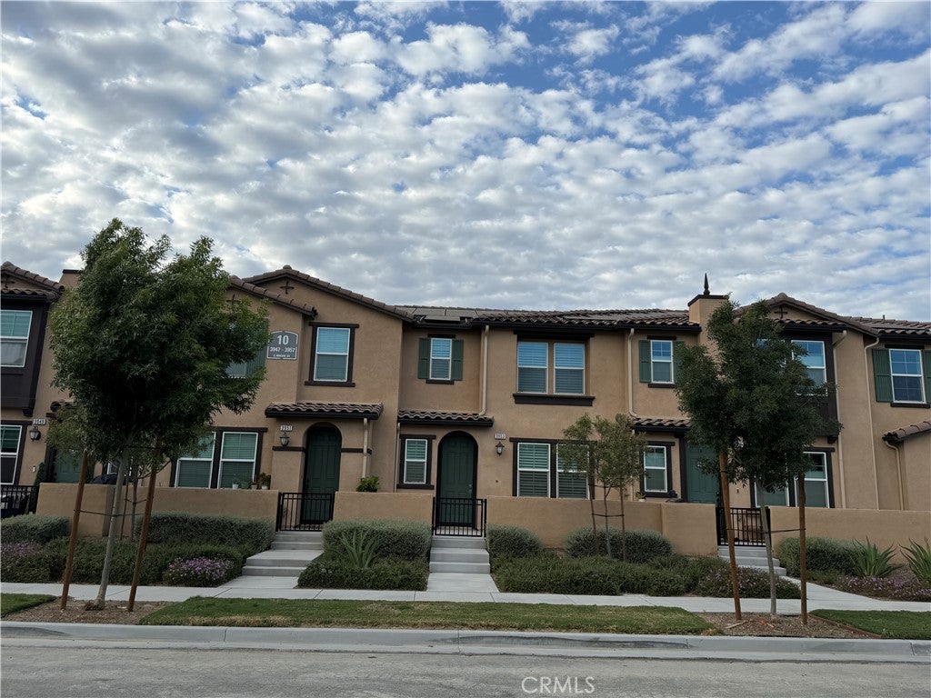 3953 E Rincon
