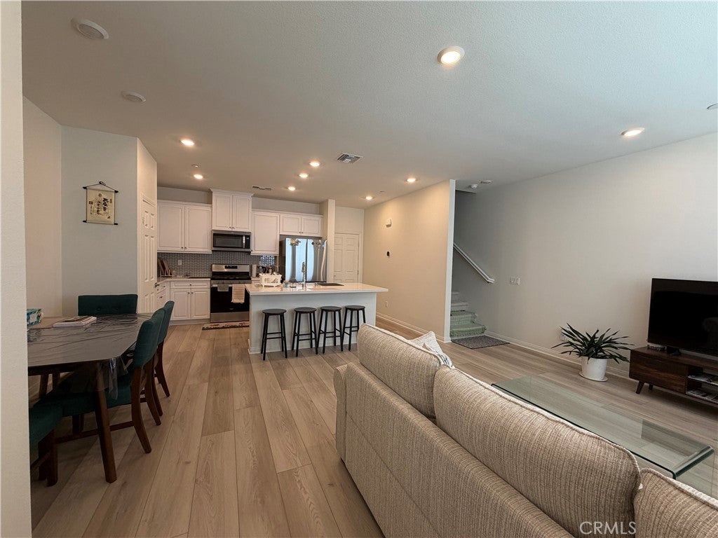 3953 E Rincon