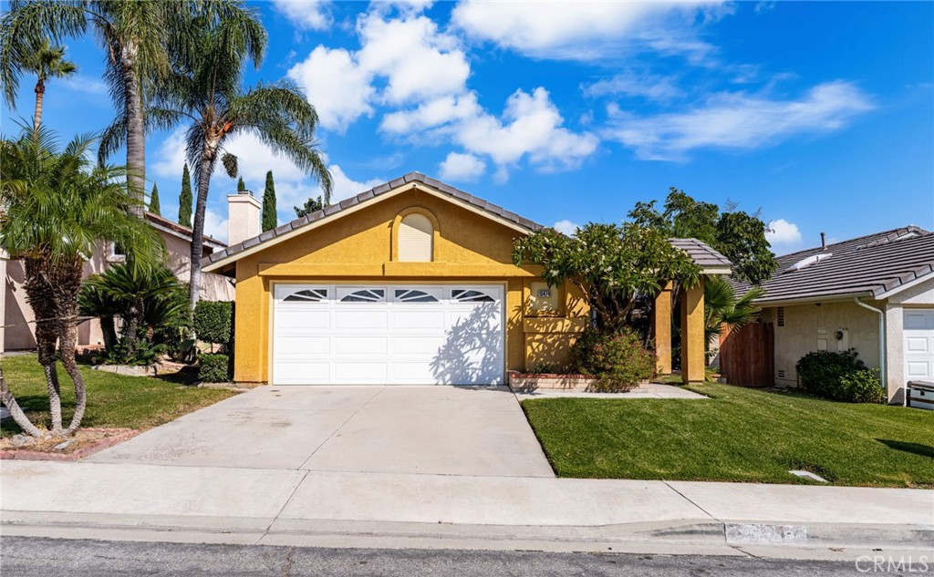 Welcome to 13474 Columbus Ct, Fontana!
Located in the desirable West Heritage community, this charming home sits in the highly rated Etiwanda School District and offers easy access to the scenic Pacific Electric Bike Trail — perfect for morning walks, bike rides, or evening strolls.
Tucked away on a quiet cul-de-sac, this home features a bright and open layout with spacious living areas, a functional kitchen, and plenty of natural light. The private backyard provides an ideal space for entertaining or simply relaxing outdoors.
Enjoy the best of Fontana living with nearby parks, shopping, dining, and convenient freeway access — all in one of the most sought-after neighborhoods.