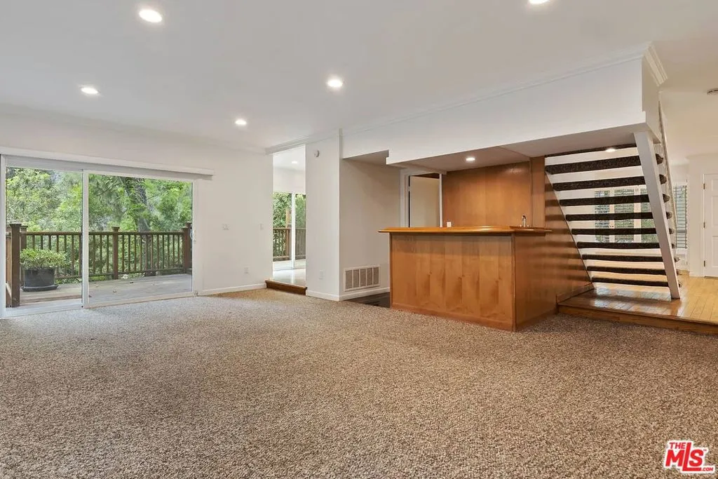 Los Angeles, California 90077, United States, 5 Bedrooms Bedrooms, ,3 BathroomsBathrooms,Residential,Active,193094