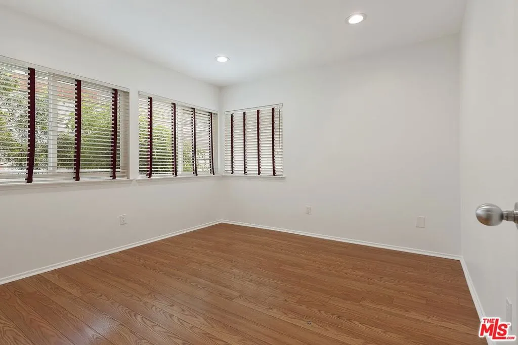 Los Angeles, California 90077, United States, 5 Bedrooms Bedrooms, ,3 BathroomsBathrooms,Residential,Active,193094