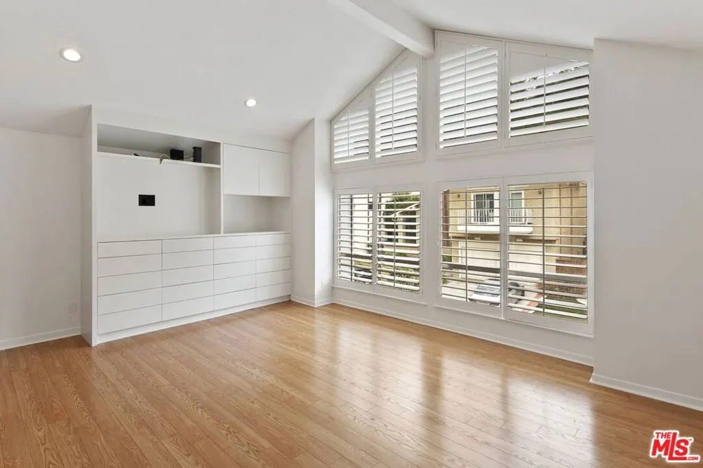 Los Angeles, California 90077, United States, 5 Bedrooms Bedrooms, ,3 BathroomsBathrooms,Residential,Active,193094