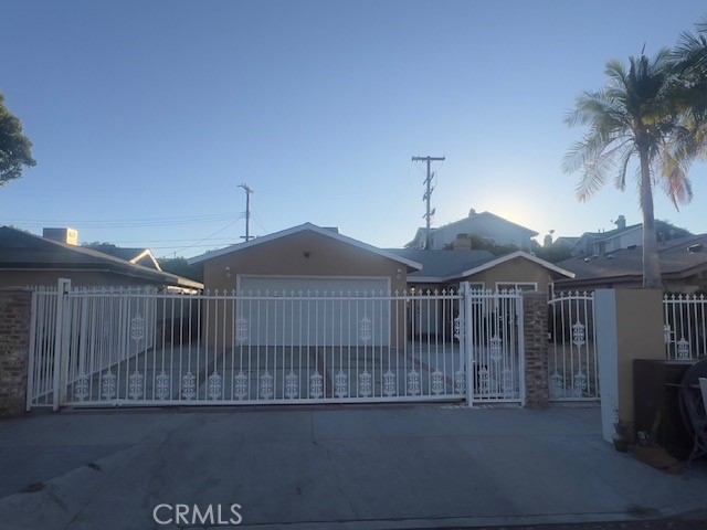 House for Lease in the heart of San Fernando Valley, driving distance to CSUN and Pierce College, West Field Malls, Northridge Fashion Center, Costcos, and all major supermarkets and retailers. 4 bedrooms and 3 bathrooms, with a newer roof, air conditioning, and flooring. NO ADU in front or the back. It's a residence and very private.
