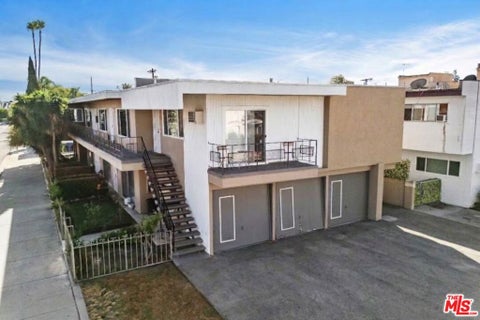 Photo of 3102 S Canfield Avenue, Los Angeles, CA 90034 (MLS # 26998771)