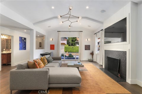 Photo of 1633 N Beverly Drive, Beverly Hills, CA 90210 (MLS # SB26207825)