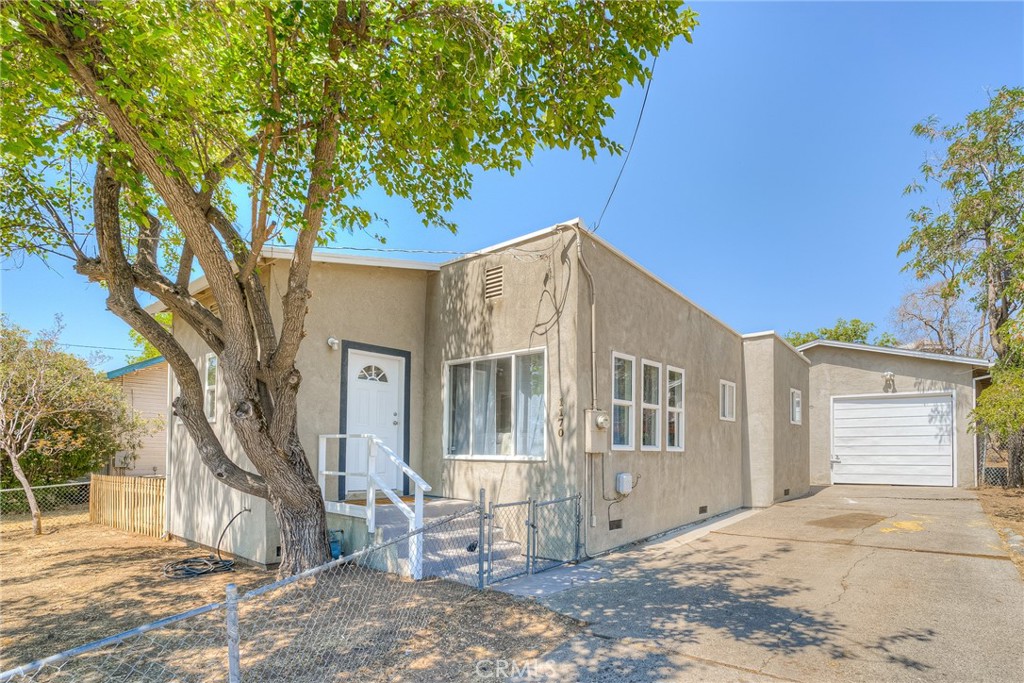 Charming 2-Bedroom + Den Near Lake Oroville!
This updated and inviting home offers 2 bedrooms plus a versatile den—perfect for a home office, guest room, or hobby space. Ideally located just minutes from Lake Oroville, the river, and town conveniences, this property blends comfort with prime location. Step inside to find newer laminate flooring, fresh interior paint, and a bright, functional layout. The kitchen and bathroom have seen recent updates, adding modern touches while keeping the home's original charm. Enjoy the comfort of central heat and air year-round. Outside, you'll find a detached garage offering extra storage or workspace. Whether you're looking for a weekend retreat or full-time residence, this home has great potential.