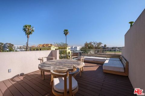 Tiny photo for 1249 N Formosa Avenue, West Hollywood, CA 90046 (MLS # 26660453)