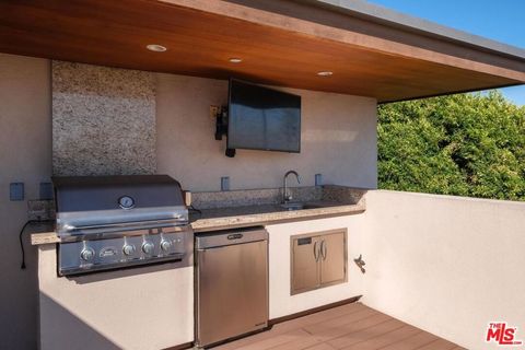 Tiny photo for 1249 N Formosa Avenue, West Hollywood, CA 90046 (MLS # 26660453)