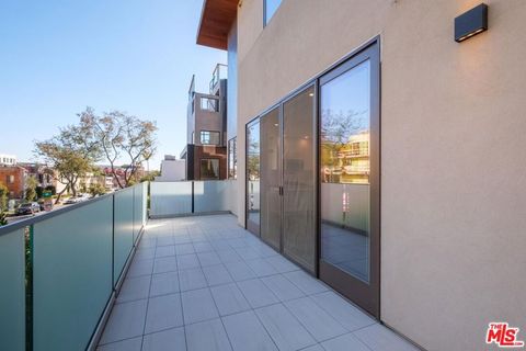 Tiny photo for 1249 N Formosa Avenue, West Hollywood, CA 90046 (MLS # 26660453)