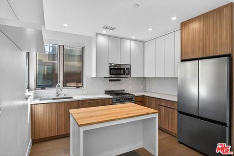 Tiny photo for 1249 N Formosa Avenue, West Hollywood, CA 90046 (MLS # 26660453)