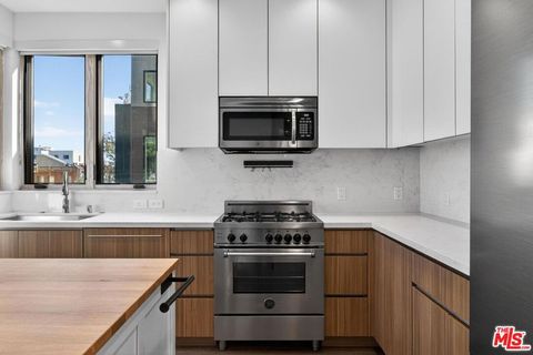 Tiny photo for 1249 N Formosa Avenue, West Hollywood, CA 90046 (MLS # 26660453)