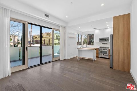 Tiny photo for 1249 N Formosa Avenue, West Hollywood, CA 90046 (MLS # 26660453)