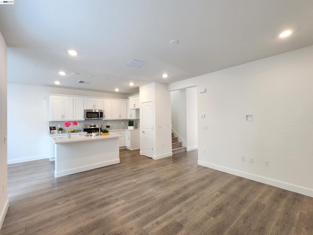 417 Mystic Ln