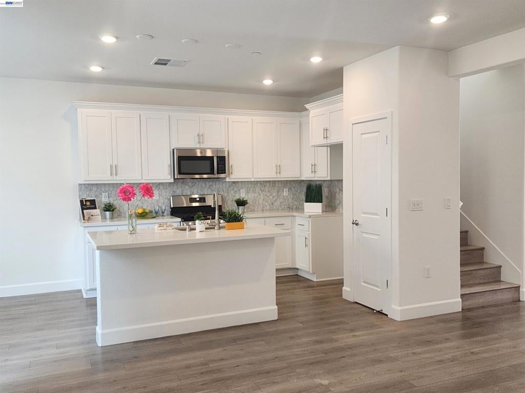 417 Mystic Ln