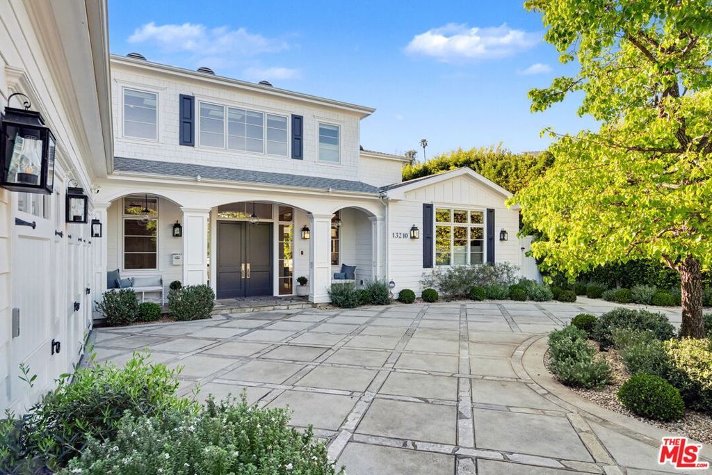 Photo of 13210 Haney Place, Los Angeles, CA 90049 (MLS # 26657145)