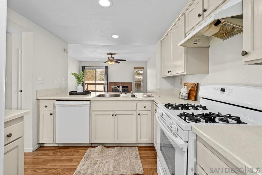 2083 Manzana Way