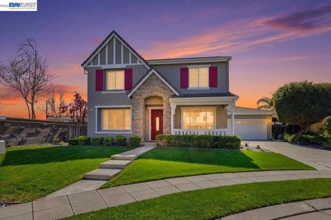 Photo of 158 Bryant Ct Ct, Mountain House, CA 95391 (MLS # 41124640)