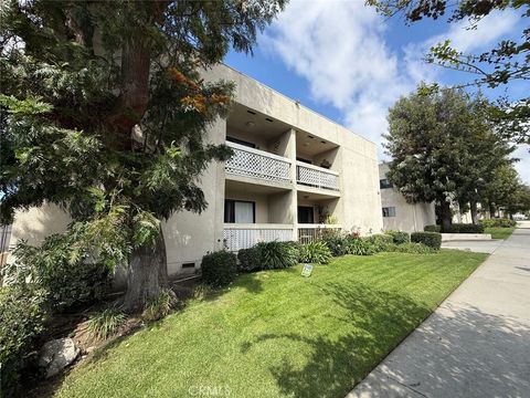Photo of 10149 Commerce Avenue, Tujunga, CA 91042 (MLS # GD26097533)