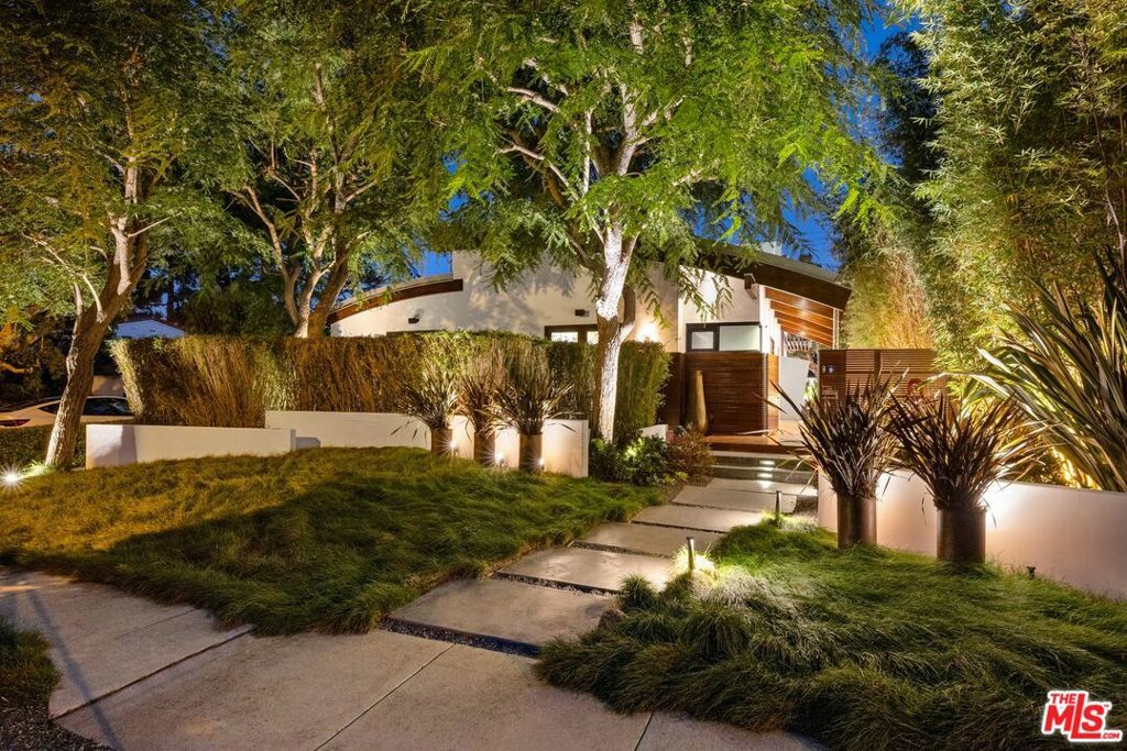 Photo of 624 23rd Street, Santa Monica, CA 90402 (MLS # 25609041)