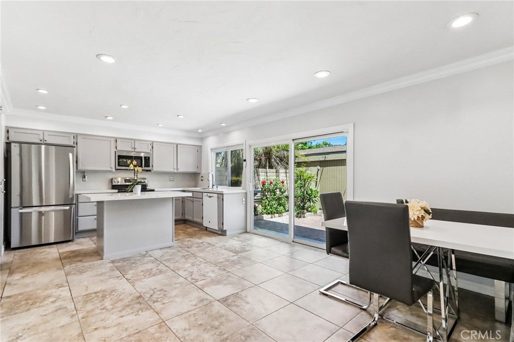 10424 Echo River Court, Fountain Valley CA 92708 - Photo 17