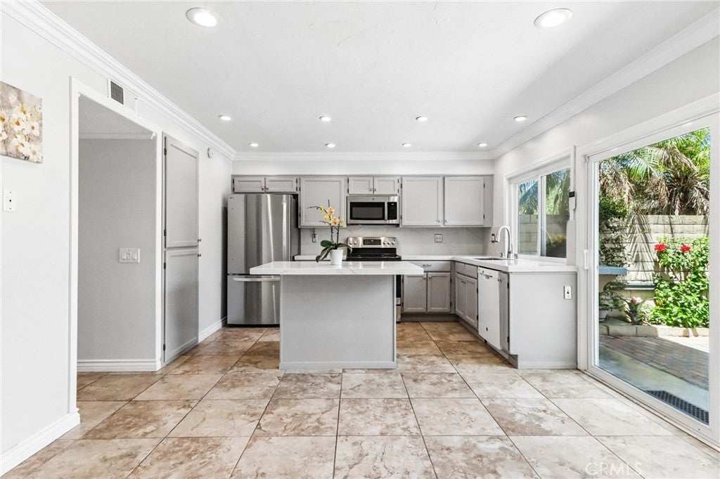 10424 Echo River Court, Fountain Valley CA 92708 - Photo 20
