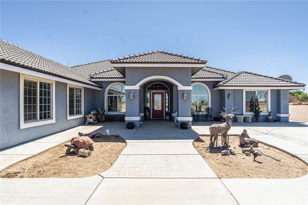 Beautifully Upgraded 4-Bedroom Oak Hills Home in Snowline School District!
Welcome to this stunning 4-bedroom, 2-bathroom Oak Hills property, where the seller has invested over $100,000+ in upgrades. The split floor plan offers privacy and convenience, while the open-concept design creates a warm, inviting flow.
Inside, you’ll find new wood-like tile flooring throughout, accented with thick modern baseboards, stylish ceiling fans, and updated appliances. The beautiful open kitchen features quartz countertops and overlooks the spacious family room and breakfast nook, making it the heart of the home. Vaulted ceilings enhance the airy and expansive feel throughout the living areas.
This property is situated on a fully fenced lot, offering both privacy and security. Conveniently located just off a paved road, you’ll enjoy the peaceful surroundings of Oak Hills while staying close to schools, shopping, and commuter routes. Located in the highly regarded Snowline School District (rated B by Niche), this home is ideal for families seeking both comfort and a quality education.
With its thoughtful updates, functional layout, and prime location, this Oak Hills gem is truly move-in ready!