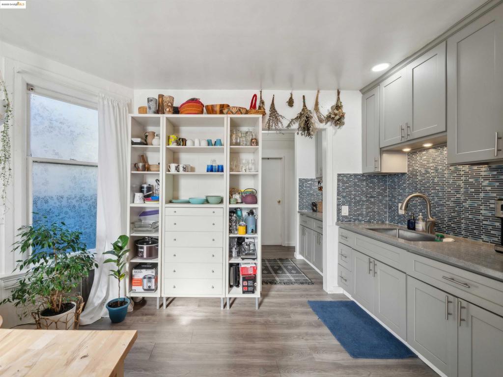 WEST END - Residential Income