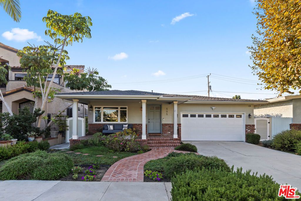 Photo of 505 Panama Avenue, Long Beach, CA 90814 (MLS # 25622159)