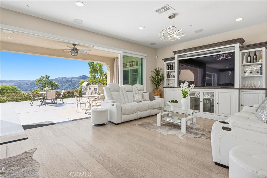 7 Paladino Court